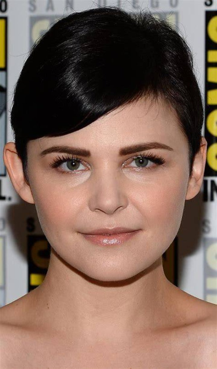 30 Best Round Faced Celebrity Hairstyles in 2021 Round face