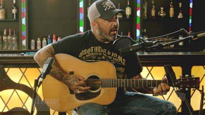 Aaron Lewis - Northern Redneck (Acoustic) - aaron lewis cover songs youtube