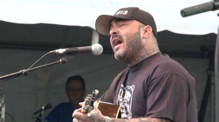 Aaron Lewis - What hurts the most (LIVE) - aaron lewis cover songs youtube
