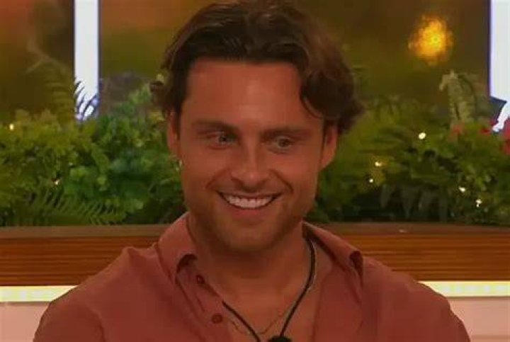Age, Biography, Height, Boyfriend, Love Island