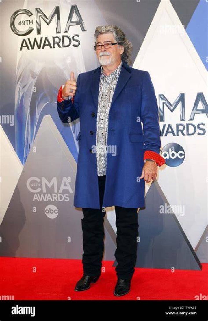 Alabama&rsquo;s Randy Owen Receives CMA Humanitarian Award During Surprise