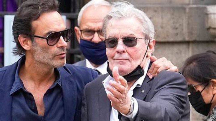 Alain Delon maltrattato dalla denunciata dai tre