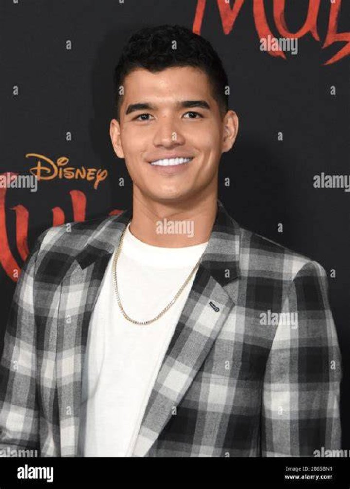 Alex Wassabi (aka Alex Burriss) Age, Girlfriend, Brother, Net Worth