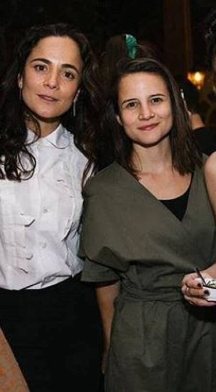 Alice Braga e Bianca Comparato vivem romance secreto h&aacute; tr&ecirc;s anos, diz