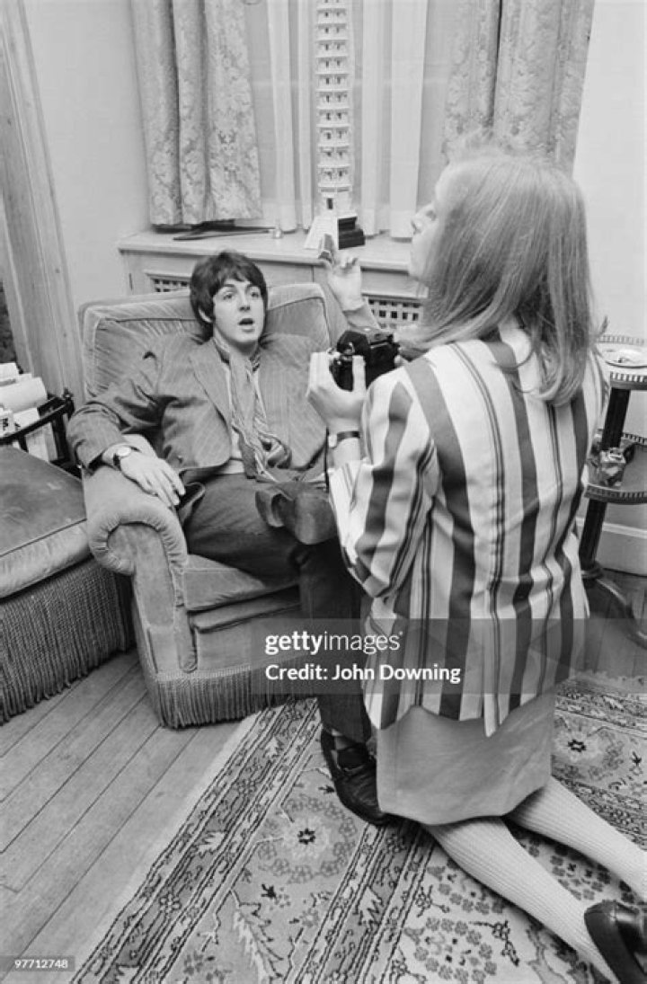 American photographer Linda Eastman takes pictures of Paul McCartney at