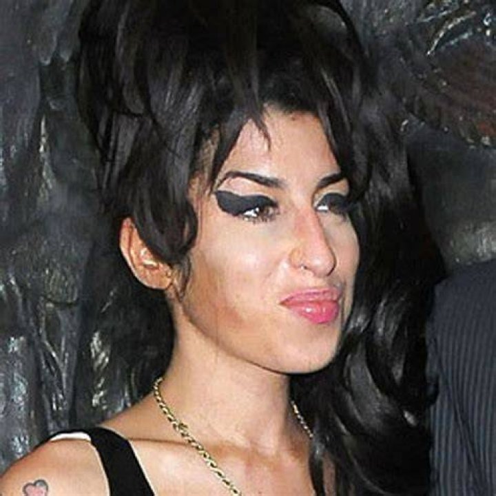 Amy Winehouse's Beauty Evolution, From Her Signature Bouffant to Black