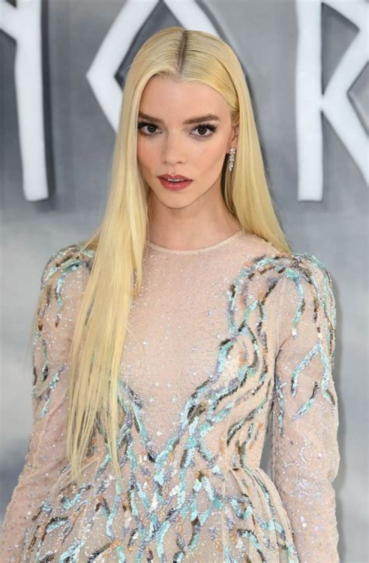 Anya TaylorJoy's Smoky Eye, 2017 Anya TaylorJoy's Best Red Carpet