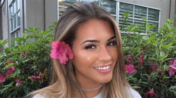 Anyone who knows Cam Cordova from TikTok and Wanna talk about her