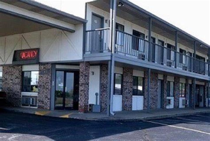 AURORA INN Hotel Reviews (MO)