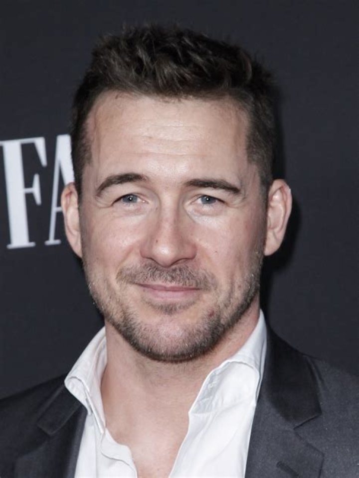 Barry Sloane AdoroCinema