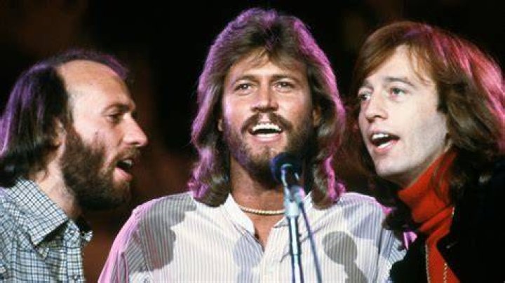Bee Gees front man Barry Gibb (l.) and his wife Linda Gray walked the