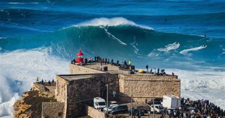 big waves in Nazaré, Portugal