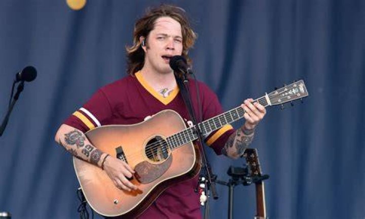 BILLY STRINGS Fashion Cam 2022 GRAMMYs YouTube
