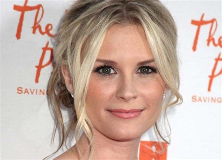 Bonnie Somerville Bio, Net Worth, Height, Boyfriend, Body, Affair