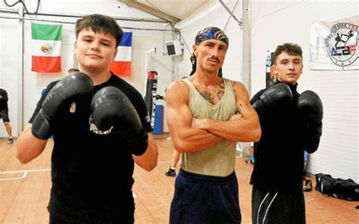 Boxe Pro &agrave; quinze ans, champion dans quatre cat&eacute;gories, le RMC Fighter