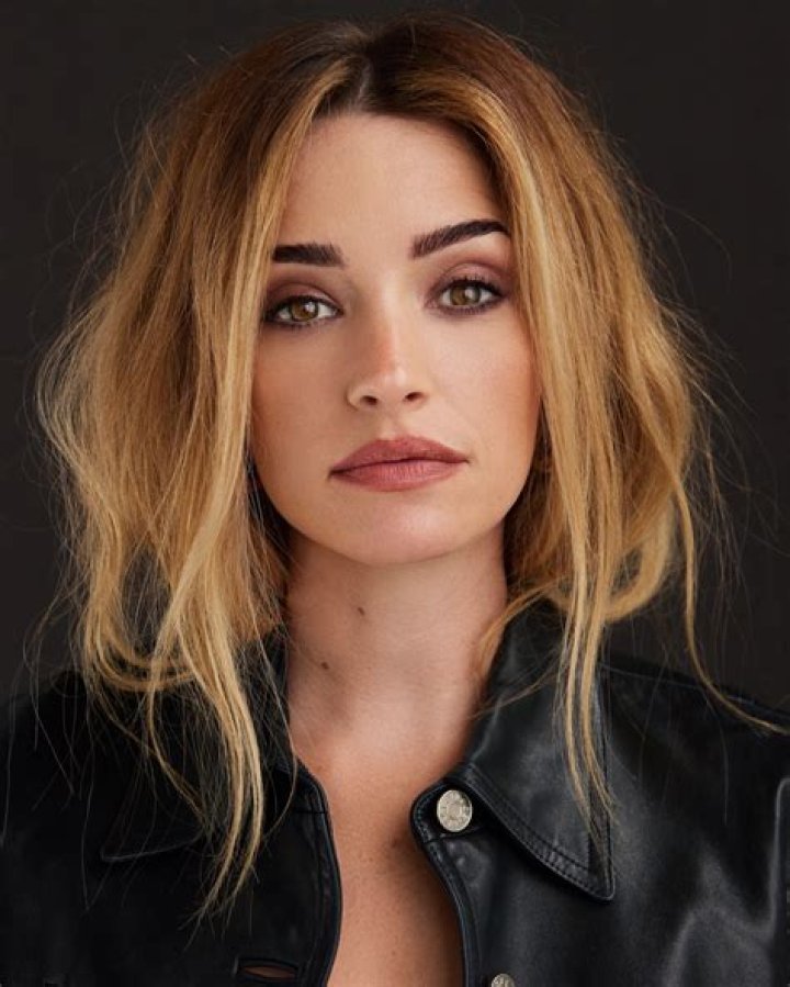Brianne Howey i beauty look di Miller Amica