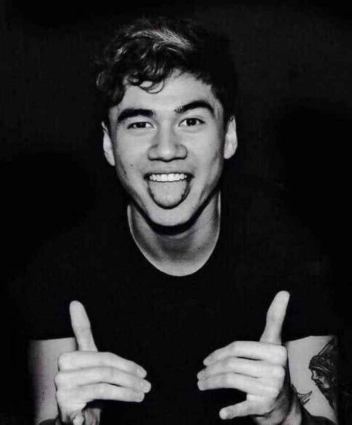 Calum Hood Biography Age, Wiki, Birthday, Family, Net Worth