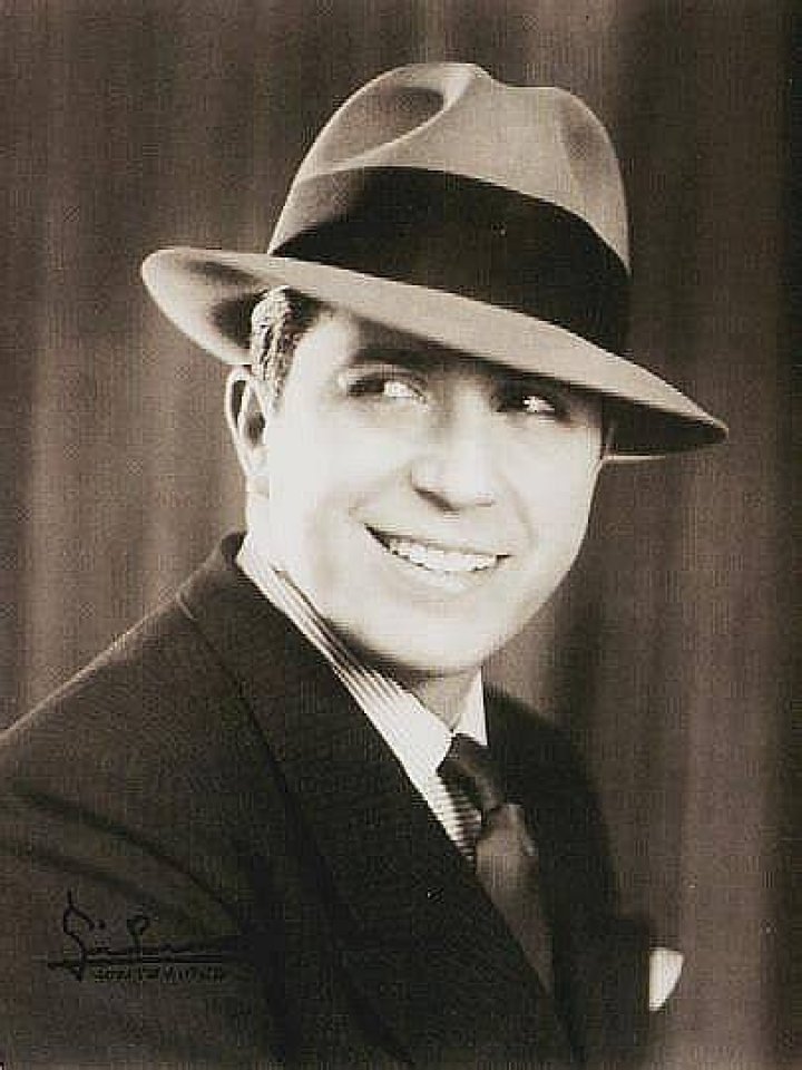 Carlos Gardel T&eacute;l&eacute;charger et &eacute;couter les albums.