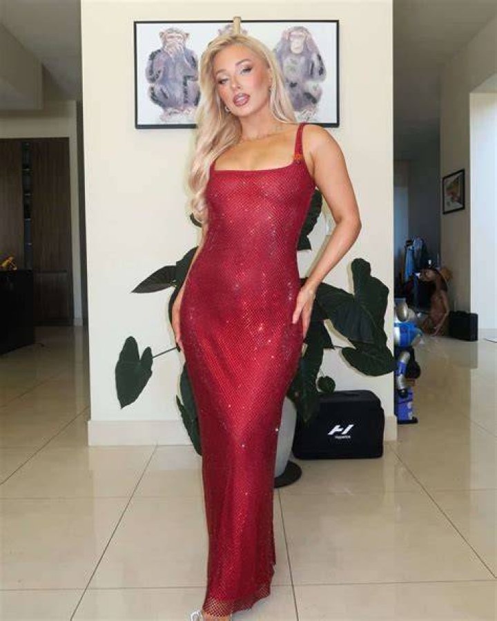 Charlotte Parkes Bio, Age, Height Fitness Models Biography