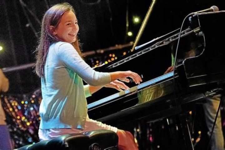 Child performer Emily Bear appearing in Clinton Oct. 19
