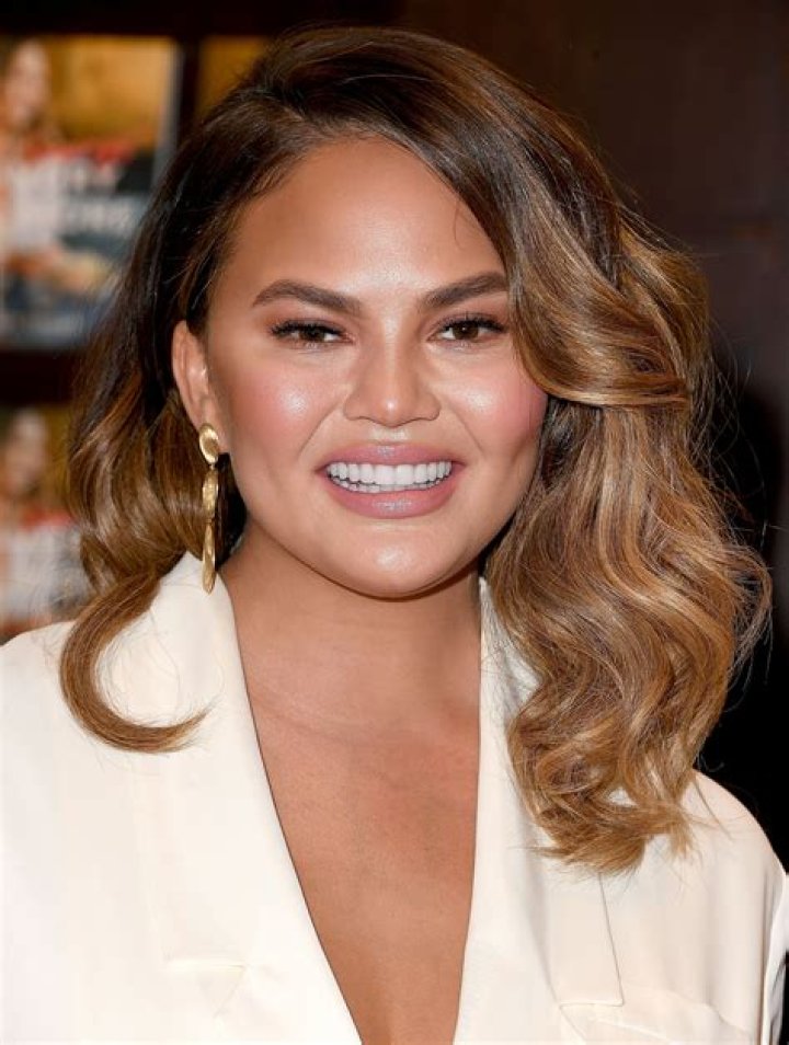 Chrissy Teigen Wiki 2021 Net Worth, Height, Weight, Relationship