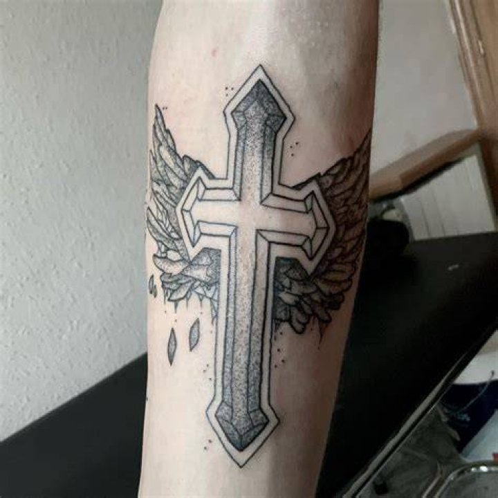 como hacer tatuaje de cruz en el brazo hombre /tattoo en tiempo real
