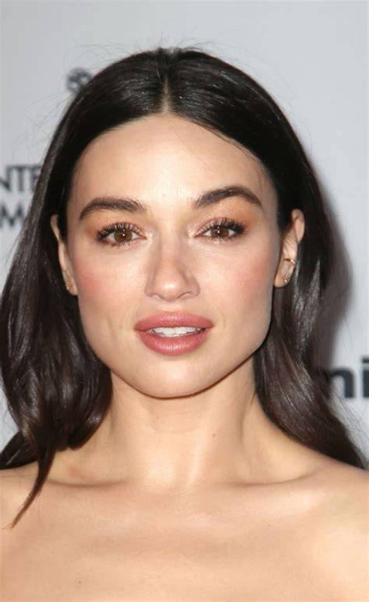 Crystal Reed height is 5 ft 7.75 in or 172 cm.