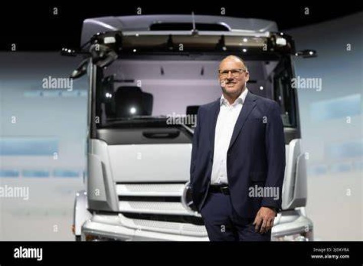Daimler Truck Says CFO Jochen Goetz Dies in &lsquo;Tragic Incident&rsquo; Bloomberg