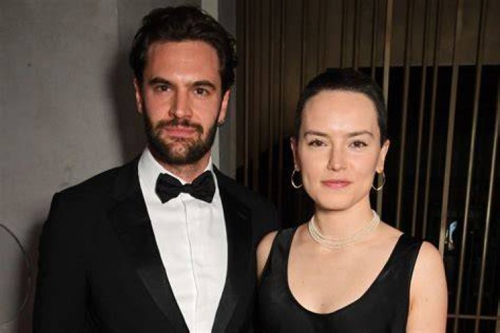 Daisy Ridley & Tom Bateman Continue To Fuel Marriage Rumors By Wearing