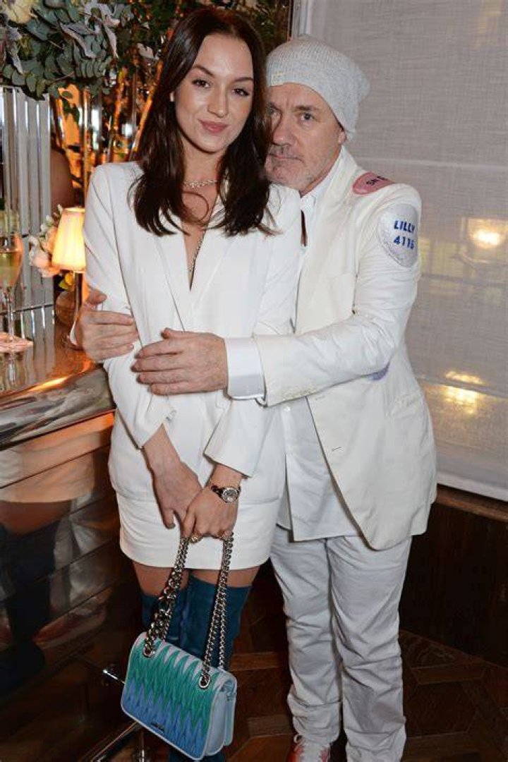 Damien Hirst pays surprising tribute to girlfriend at Richard Caring&rsquo;s