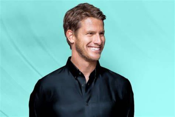 Daniel Tosh net worth, age, wiki, family, biography and latest updates