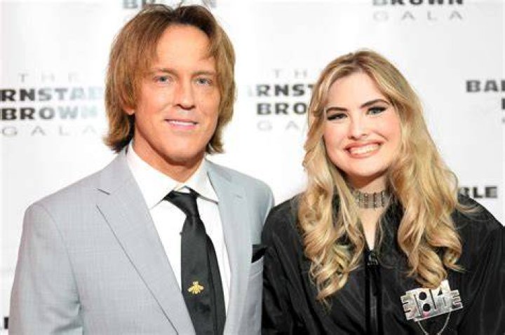 Dannielynn Birkhead Pays A Fashionable Tribute To Jackson At The