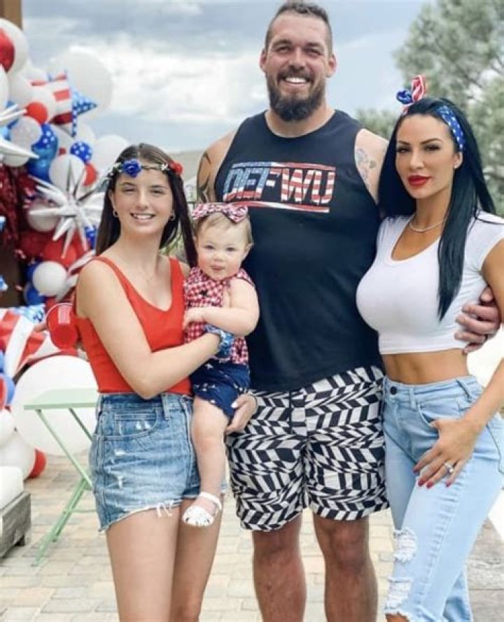 Derek Wolfe and his amzing wife Abigail Burrows Family Bio