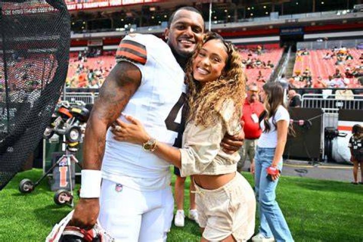 Deshaun Watson's girlfriend Jilly Anais flaunts new swimsuit bottoms ·