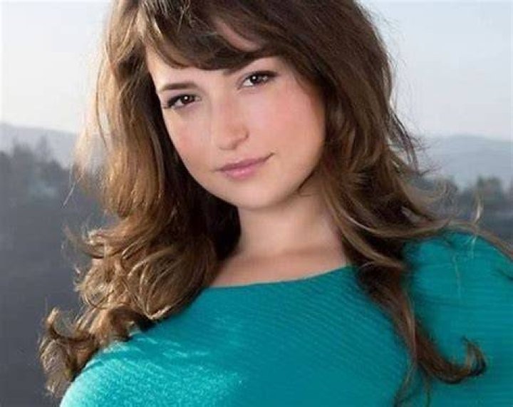 Did Milana Vayntrub Get Plastic Surgery? Plastic SurgerYes