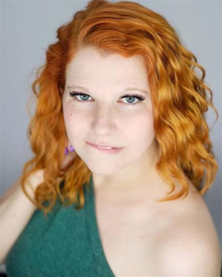 Elizabeth Wolfgramm Bio, Wiki, Age, Height, Parents, Husband, Songs, and Net Worth