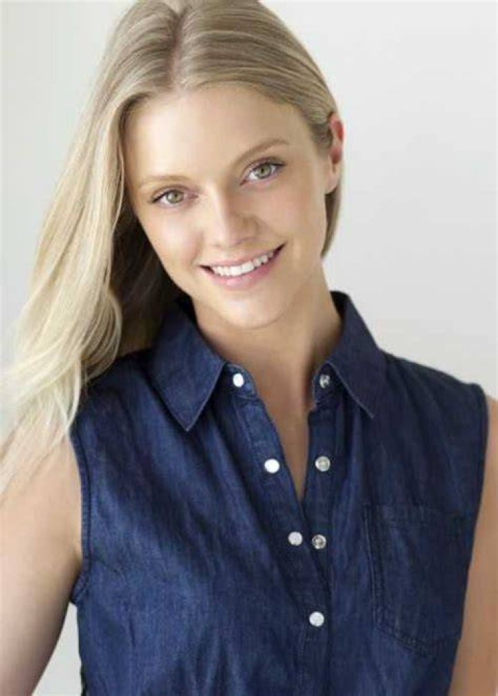 Elle Evans Height, Weight, Age, Boyfriend, Family, Facts, Biography