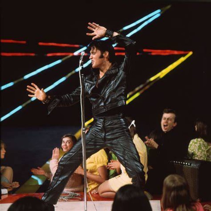 Elvis on the stage in Philadelphia may 28 1977. Elvis Presley Last