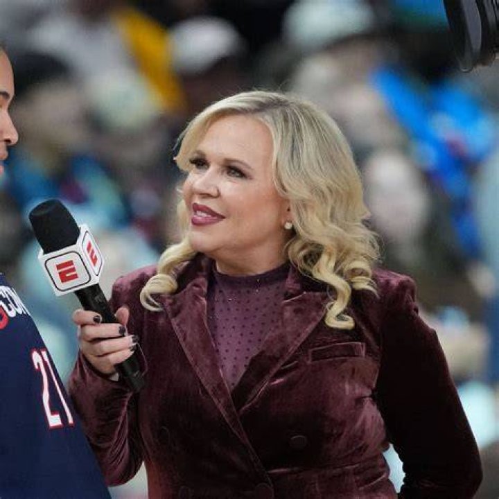 ESPN’s Holly Rowe speaks French and English in WNBA Draft interview