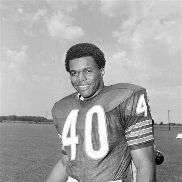 Even as Gale Sayers battled dementia, his bonds could never be broken