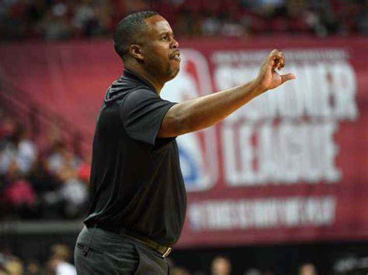 Former Cleveland Cavaliers guard Damon Jones wants to return to the NBA