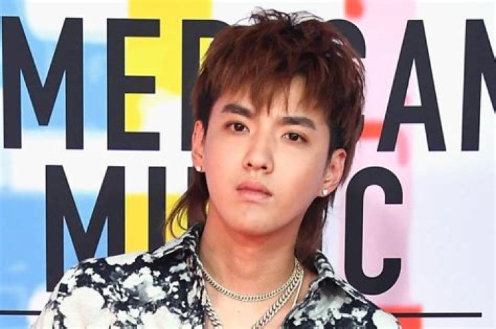 Former EXO Member Kris Wu Allegedly Dated 3 Girls In One Week
