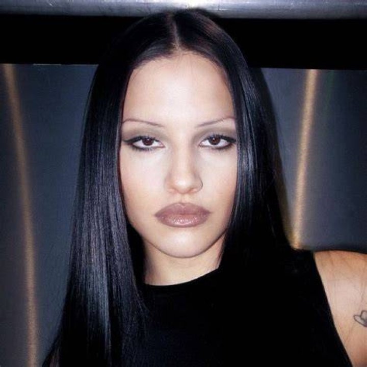 Gabbriette Bechtel Photostream 90s makeup look, Pretty makeup, Makeup