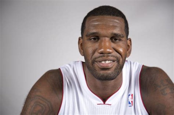 Greg Oden out with hand injury in China