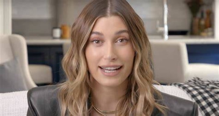 Hailey Bieber Bikin Channel Youtube Sendiri, Ini Alasannya! USS Feed