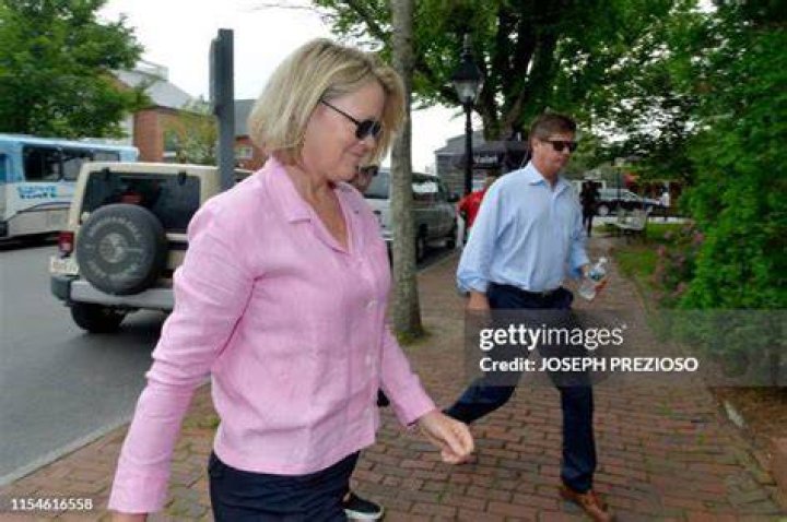 Heather Unruh and her husband Nick Little lives in Dover with their