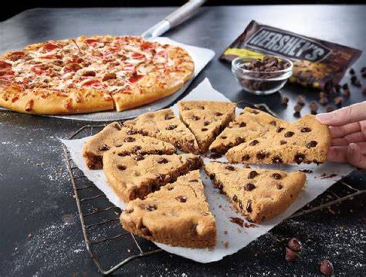 How big is Pizza Hut’s ultimate chocolate chip cookie? ·