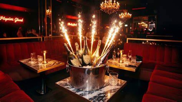 How Bottle Service at Little Sister Lounge New York Works [2023 GUIDE