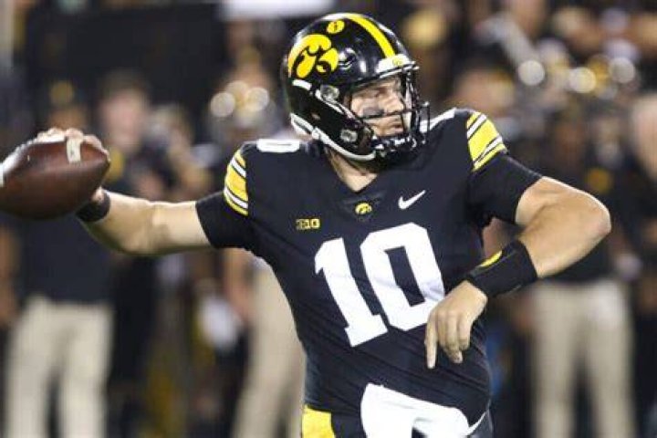 How Iowa QB Deacon Hill is handling being unexpectedly thrust into Hawkeyes starting role