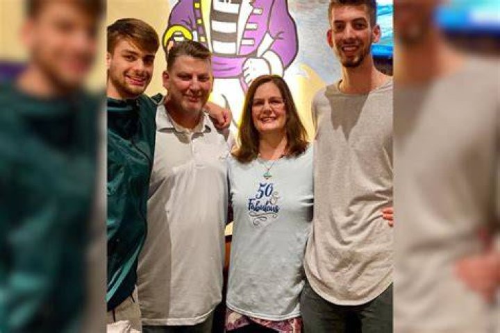 How tall is chandler hallows brother ann's blog